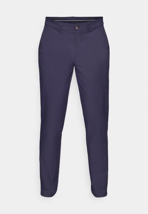 Marineblaues Slim-Fit-Hosenpaar mit Knopf- und Reißverschluss, Gürtelschlaufen und schmal zulaufenden Beinen vor einem weißen Hintergrund.