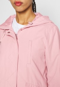 ONLY Chaqueta de entrenamiento - light pink
