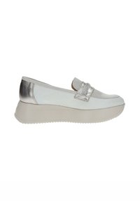 Sneaker con una toma superiore in rete bianca, dettagli metallici argentati e una suola beige ammortizzata. Caratterizzata da una fascia in velcro per una vestibilità sicura.