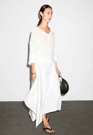 ASYMMETRIC MIDI - A-line skirt - white