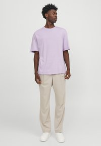Jack & Jones JJEBRADLEY TEE O NECK - Jednoduché tričko - purple rose