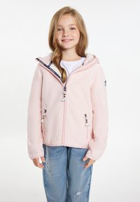 Ljusrosa fleecejacka med huva, frontdragkedja och logotyppatch. Har kontrasterande innerfoder och dekorativa dragkedjor.