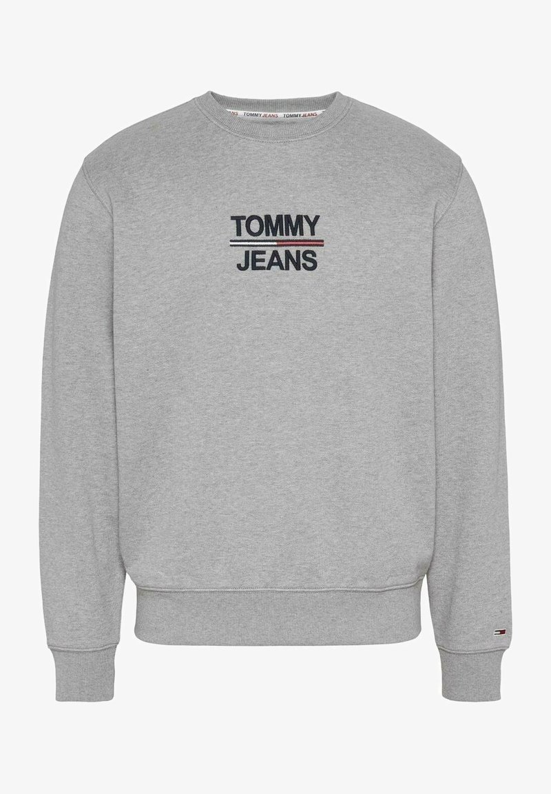 Sweat-shirt gris à col rond avec le texte "TOMMY JEANS" et un soulignement rouge, blanc et bleu sur la poitrine, poignets et bas côtelés.