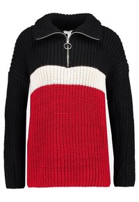 Stickad tröja med svarta ärmar och röd kropp, med ett vitt horisontellt rand, hög krage och kvartdragkedja med ett cirkulärt draghandtag.