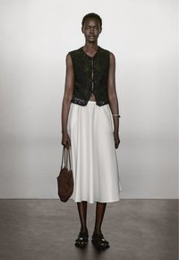 Massimo Dutti - WITH EMBROIDERED DETAIL  - Veste sans manches - black Image miniature 1