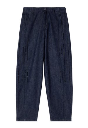 Tummansiniset suoralahkeiset farkut, joissa nappisuljenta ja hillitty pystysuora ompelukoriste edessä sivuilla.