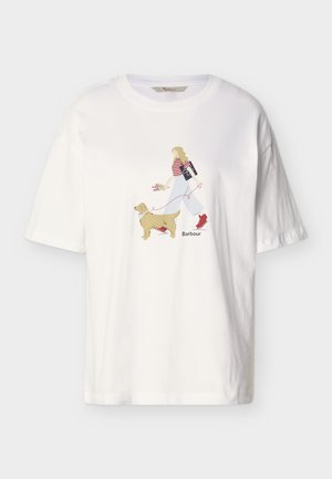 Wit T-shirt met illustratie van een blonde vrouw in een rood gestreept shirt die een golden retriever uitlaat, met de tekst "Barbour" eronder.