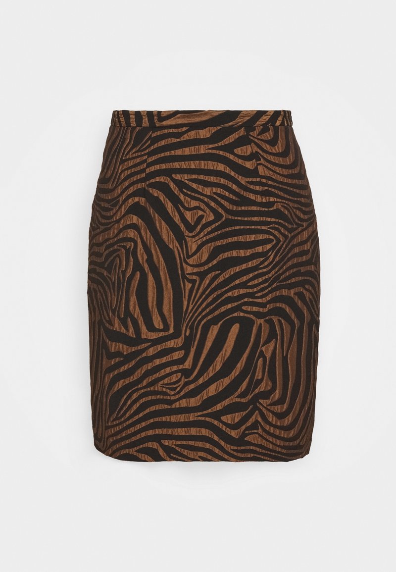 Jupe longueur genou imprimé zèbre marron et noir, coupe droite avec taille ajustée sur fond uni.