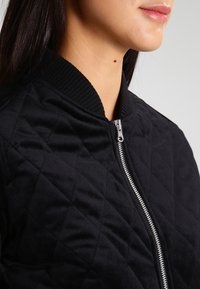 Urban Classics LADIES DIAMOND QUILT VELVET JACKET - Bombera - black