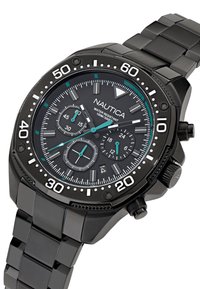 Orologio Nautica nero con quadrante rotondo, dial nero testurizzato, dettagli aqua, indicatori delle ore luminosi e un elegante bracciale in metallo. Impermeabile fino a 100 metri.