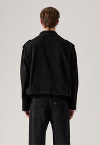 Thumbnail Image 3
