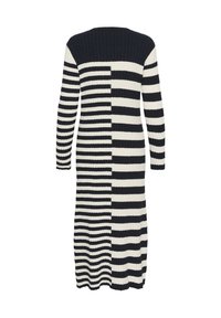 Soonikkude kleit, millel on värvikontrastne muster vahelduvate mustade ja kreemjate horisontaalsete triipudega, pikad varrukad ja keskmise sääre pikkus.