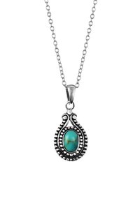 Zilveren ketting met een druppelvormige turquoise hanger, voorzien van ingewikkelde kralen en een gepolijste afwerking rond de steen.