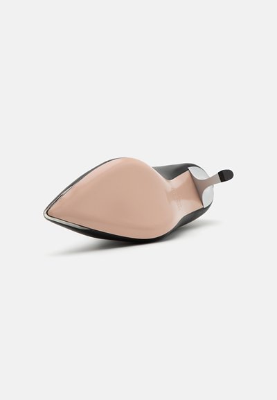 GEDEBE Klassikalised poolsaapad - black