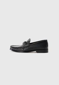 BERNIE - Loaferit/pistokkaat - black