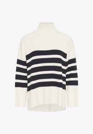 Pull à col roulé en tricot blanc côtelé avec des rayures horizontales noires sur la poitrine et les manches, doté d'un ourlet arrière légèrement plus long.