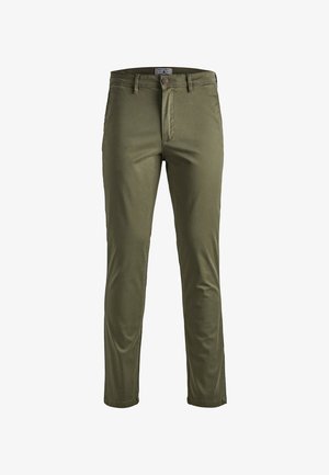 Chinos vert olive en mélange de coton, présentant une coupe droite, une taille standard et des poches avant. Pas de motifs ou de matériels proéminents.