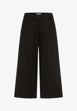 Pantalon ample noir coupé court avec une fermeture à bouton et zip, passants pour ceinture, et une texture lisse.