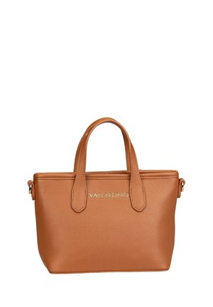Bolso Valentino de cuero marrón con dos asas superiores y logotipo en tono dorado en el frente, forma rectangular y textura granulada.