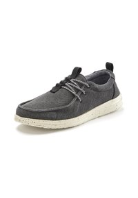 Graue Stoffschuhe mit schwarzen Schnürsenkeln, einer runden Fußspitze, einem Netzfutter und einer gesprenkelten weißen Sohle. Mit einer Zuglasche hinten für einfaches Anziehen.