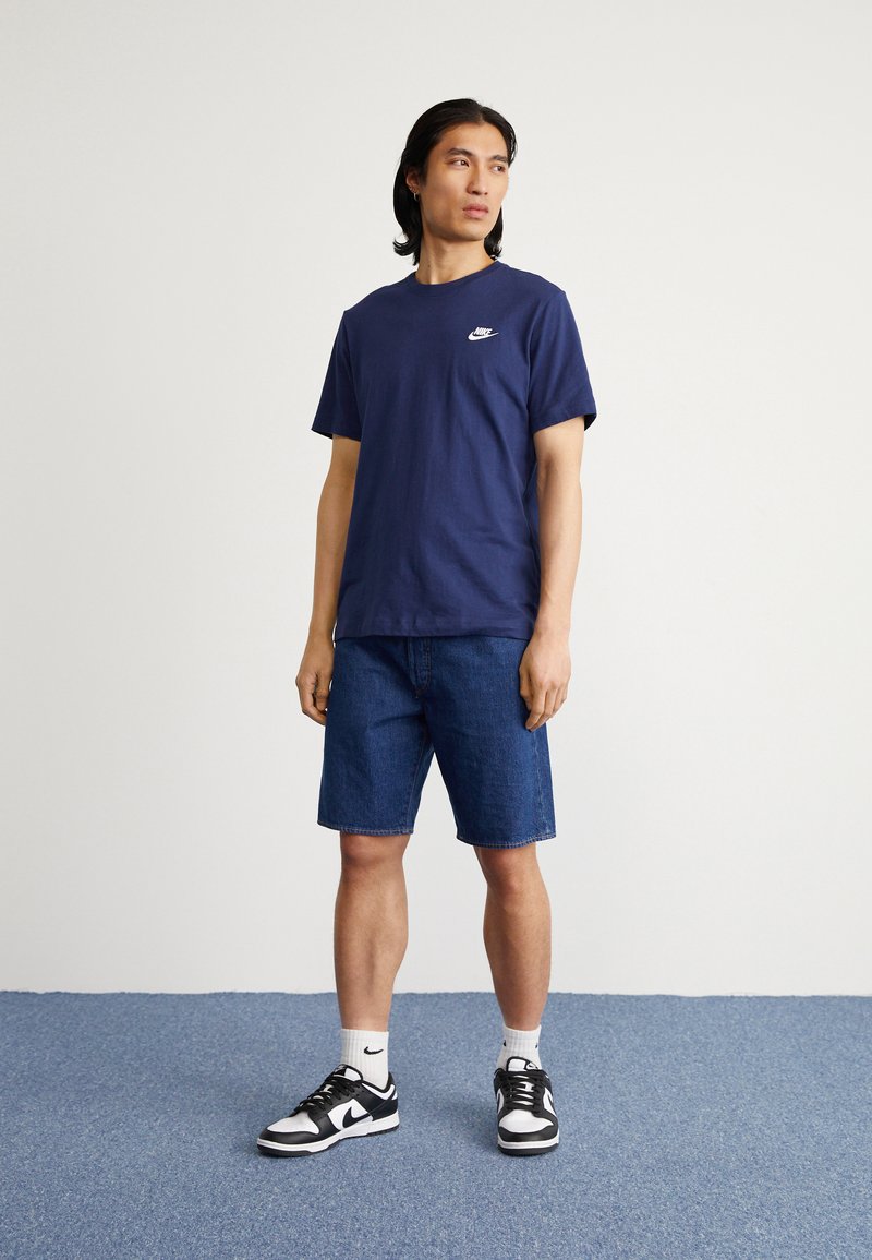 Nike Sportswear CLUB TEE - Jednoduché tričko - midnight navy/white