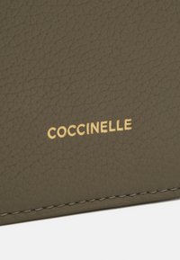 Coccinelle DEW - Skulderveske - laurel green