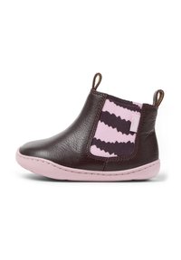 Bottines en cuir marron foncé pour enfants avec semelle rose claire et panneau latéral en élastique, arborant un motif ondulé noir et rose.