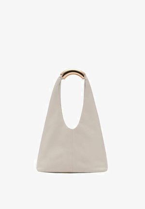 Lichtgrijze leren tas met een U-vormig ontwerp en een gebogen metalen handvat. Glad oppervlak met minimale stiksels en geen zichtbare patronen.