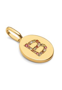 Colgante de oro con forma ovalada, con una "D" formada por piedras preciosas de colores rosa, amarillo y tonos transparentes, superficie lisa y brillante.