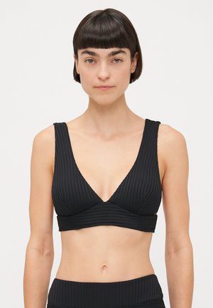 Svart ripet bralette med dyp V-hals, brede stropper og glatt tekstur, designet for komfort og støtte med en elegant silhuett.