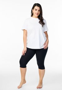 Zizzi MIT 3/4-LÄNGE - Shorts - black