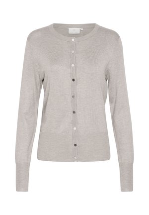 Cardigan gris clair en tissu doux, avec un col rond, des manches longues et une fermeture à boutons avec des boutons métalliques.