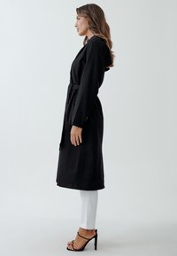 TUSSAH TARAH - Trenčkot - black
