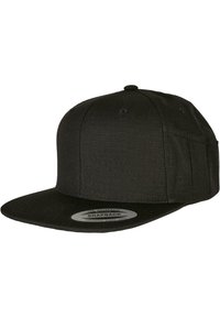 Mustaline snapback müts, millel on lame ääre ja tekstuurne kangas. Esiosas on ringikujuline logoäpp ja kroonil ventileerimisavad.
