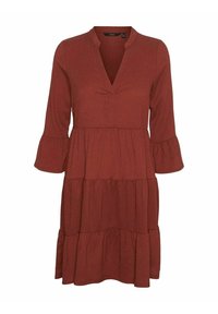 Vestido de color óxido, en capas, con mangas acampanadas de tres cuartos, escote en V y tejido texturizado. Presenta una silueta fluida y relajada.
