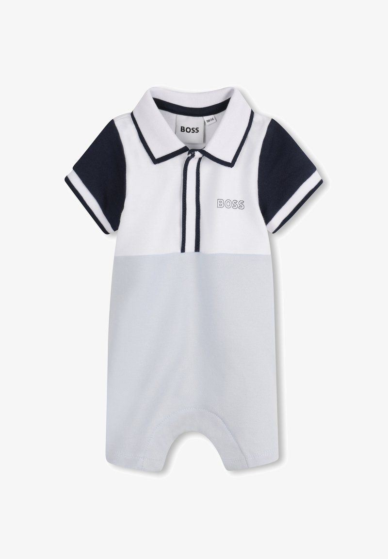 Une combinaison polo en blanc et bleu clair avec des accents bleu marine. Caractéristiques : un col, des manches courtes, une patte de boutonnage et le logo "BOSS" à l'avant.