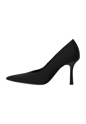Pump nera con tacco alto realizzata in materiale liscio, con punta affusolata, design elegante e tacco a spillo. Nessun motivo visibile o elementi metallici.