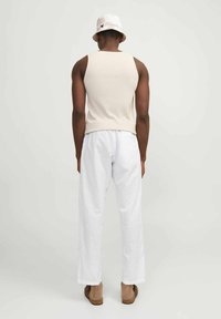 Jack & Jones JPSTKANE SUMMER JOGGER  - Stoffhose - bright white