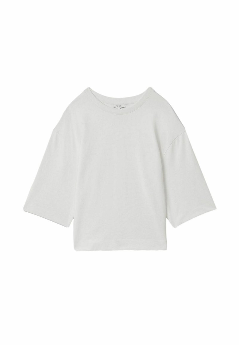 Hvid oversized t-shirt lavet af blødt bomuld, med en bred crew neck og korte, løse ærmer samt en lige kant.