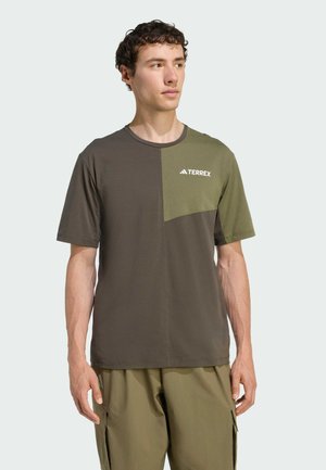 ADIDAS SPORTSWEAR - T-shirt till träning - shadow olive