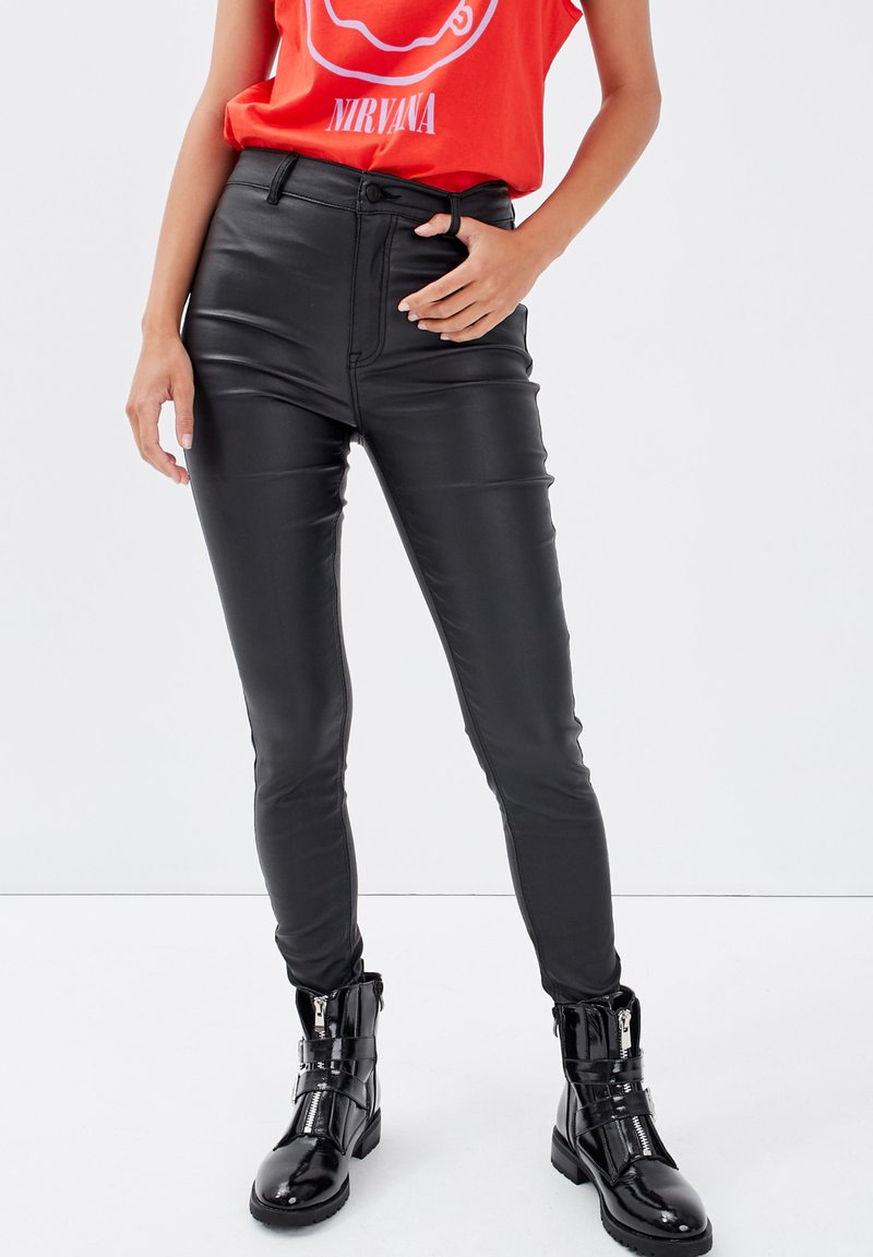 Cache Cache - BESCHICHTETE  - Trousers - noir, Enlarge