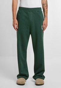 PROHIBITED CAMDEN - Pantalones deportivos - green