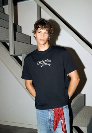 Bershka, PRINT-TSHIRT - Tričko s potlačou - royal blue