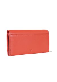 Oranžová kožená peněženka s texturovaným povrchem, na zip, s embosovaným logem. Kompaktní obdélníkový tvar, minimalistický design.