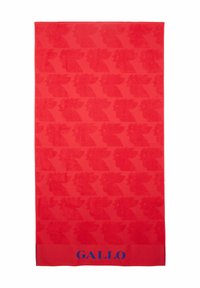 Asciugamano rosso con motivi astratti di uccelli ripetuti in un design tonale. In basso presenta un accento di testo blu "GALLO". Tessuto morbido e testurizzato.