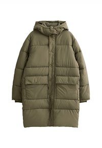 Lange olijfgroene gewatteerde winterjas met capuchon, drukknoopsluiting aan de voorkant en twee grote klepzakken aan de voorkant.