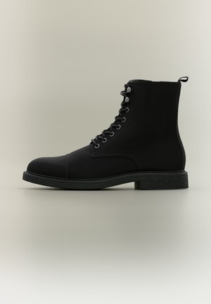 Pier One by Zalando, Боти с връзки до глезена - black