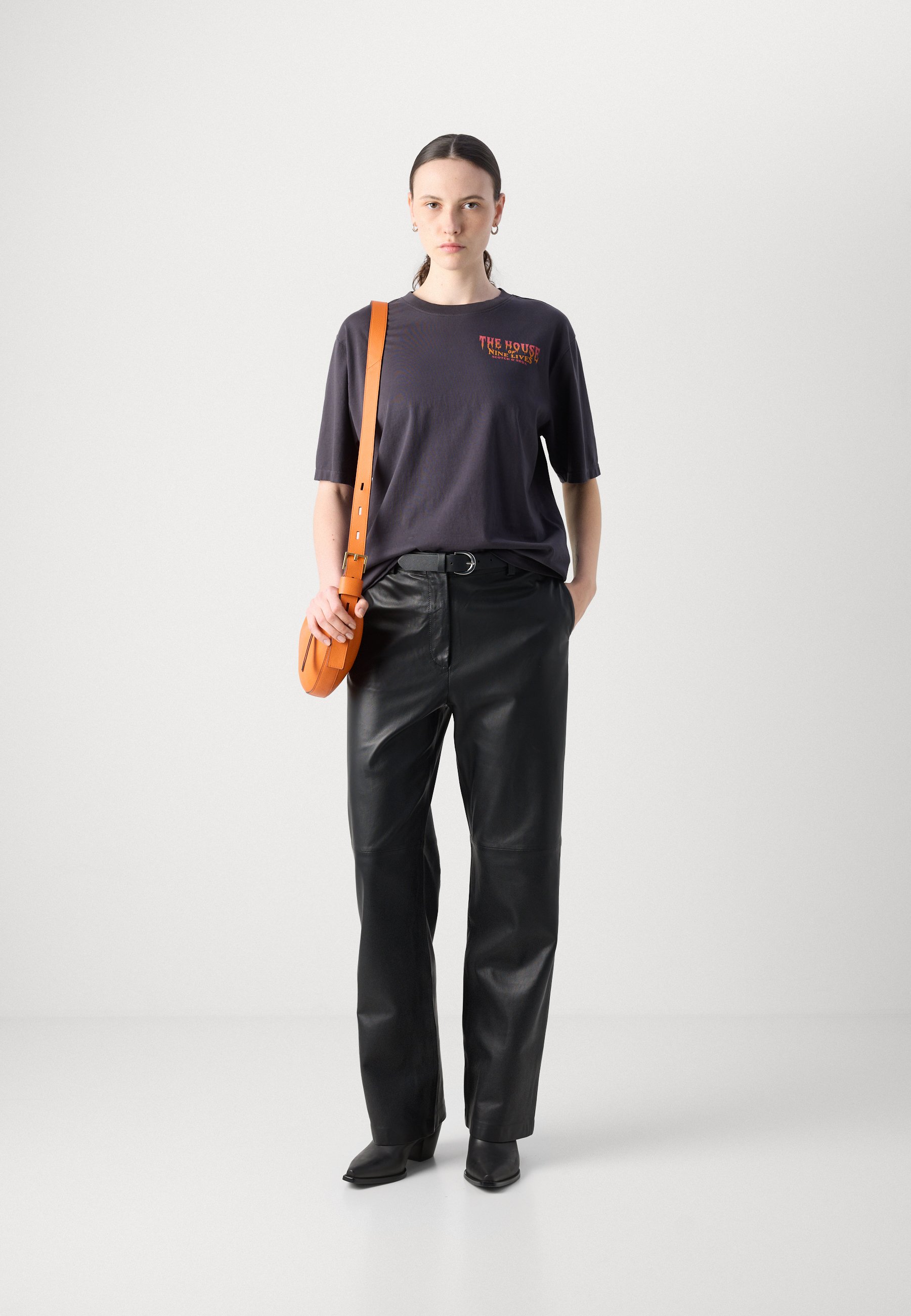 売れ筋商品|||スコッチアンドソーダ Tシャツ レディース トップス FRONT BACK ARTWORK LOOSE FIT - Print T-shirt - washed black LOOSE FIT BACK ARTWORK T-SHIRT – Scotch & Soda Amsterdam