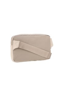 Beige suorakulmainen olkalaukku, joka on valmistettu teksturoidusta kankaasta ja jossa on sileä nahka-akseli sekä säädettävä hihna. Vetoketjusuljenta ylhäällä.