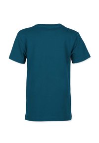 Teal bomulds t-shirt med korte ærmer, rund halsudskæring, glat tekstur og et simpelt design. Ingen synlige mønstre eller accenter.
